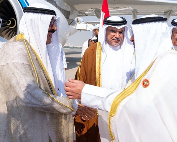صاحب السمو يصل إلى البحرين لترؤس وفد الكويت في القمة الخليجية