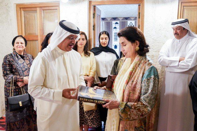 شاهد .. جمعية السدو الكويتية تفتتح معرض تعابير السدو المعاصرة