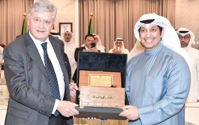 شاهد .. الكويت وفرنسا تبحثان تعزيز التعاون الثنائي بين البلدين في مجالات الإعلام والثقافة