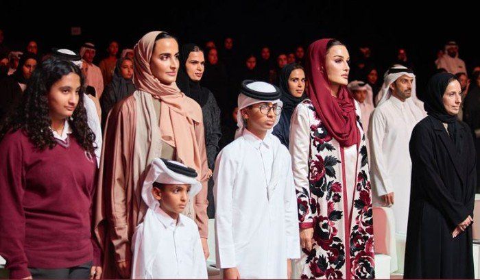 شاهد .. الشيخة موزا تشهد العرض الموسيقي "قطر جنة" لمدارس مؤسسة قطر(صور)