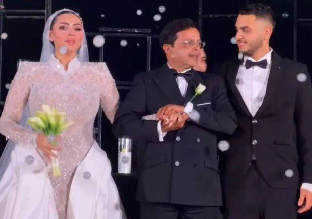 شاهد .. بحضور نجوم الفن.. محمد هنيدي يحتفل بزفاف ابنته (صور)