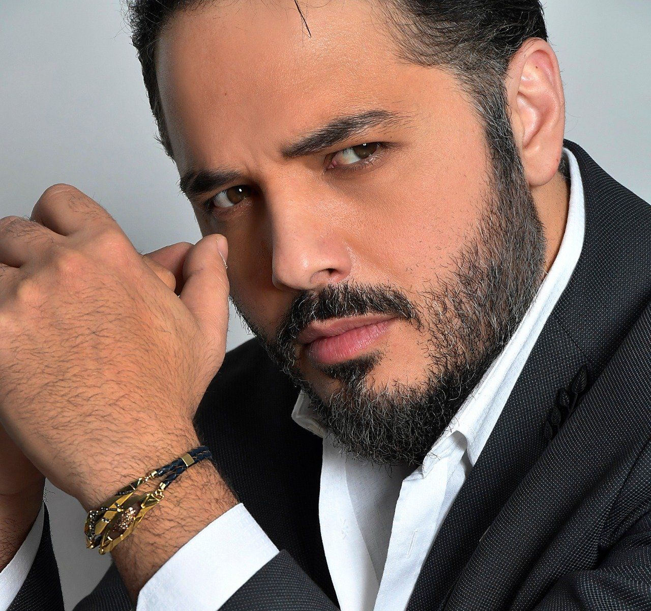 شاهد .. الفنان رامي عياش يلتقى جمهوره ليلة رأس السنة في القاهرة.. ما تفاصيل الحفل؟