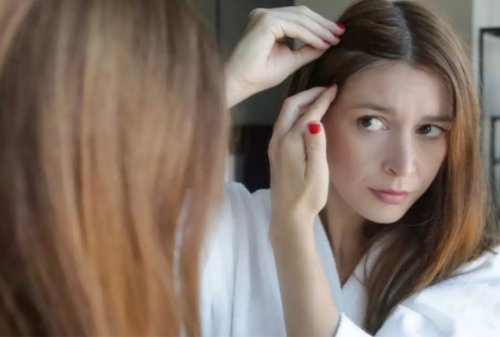 أسرع وصفة طبيعية لمعالجة الشعر الأبيض والشيب المبكر.. استعيدي شبابك وجمالك في 40 دقيقة