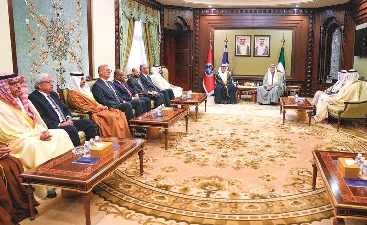 رئيس الوزراء بالإنابة استقبل وزراء وممثلي وزارات النفط في الدول الأعضاء بالمنظمة العربية للطاقة