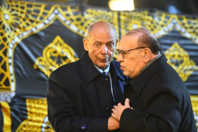 شاهد .. بحضور نجوم الفن.. بدء عزاء شقيقة الزعيم عادل إمام بالشيخ زايد (صور)