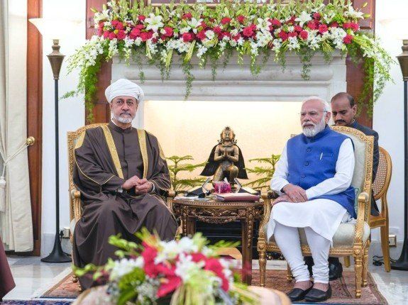 سلطان عُمان ورئيس الوزراء الهندي يعقدان جلسة مباحثات