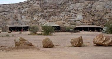 إقبال على مواقع التخييم للاستمتاع بالأجواء الشتوية فى حائل بالسعودية