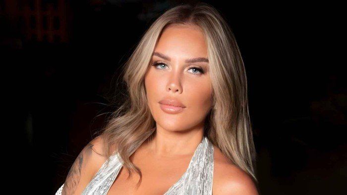 شاهد .. بمناسبة الكريسماس.. نيكول سابا تطلق أغنيتها الجديدة «تلج تلج»