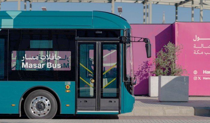 سابقة إقليمية في النقل المستدام.. السعودية تدشّن أول شبكة حافلات كهربائية سريعة في الشرق الأوسط