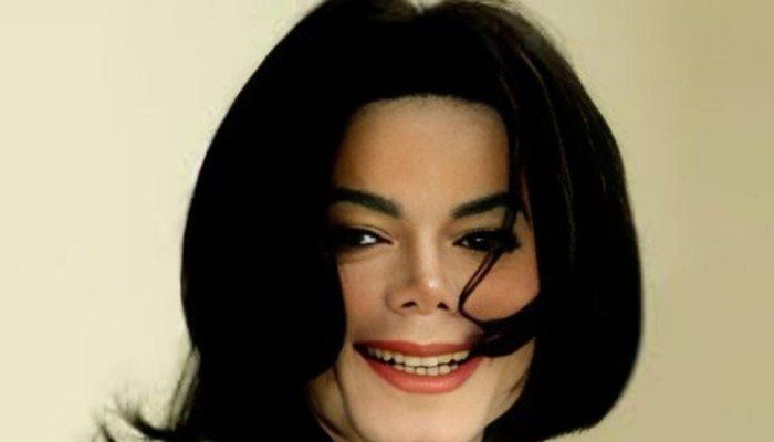 شاهد .. حارس مايكل جاكسون السابق يوضح حقيقة صورة جيفري إبستين: «لا شبهة ولا علاقة»