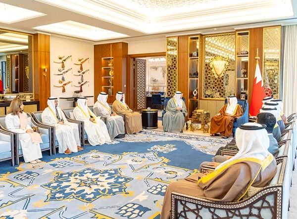 ولي عهد البحرين: العلاقات مع الكويت تستند إلى أسس متينة من التعاون والتلاحم الأخوي