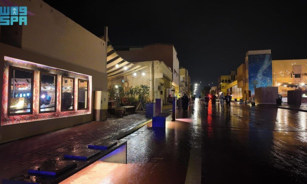 طقس السعودية: توقعات بأمطار رعدية وضباب على مكة وجازان