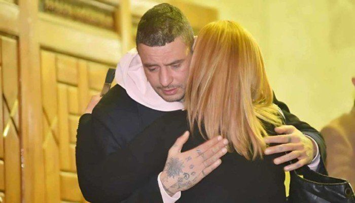 شاهد .. بالصور.. موقف مؤثر من أحمد الفيشاوي في عزاء الراحلة سمية الألفي