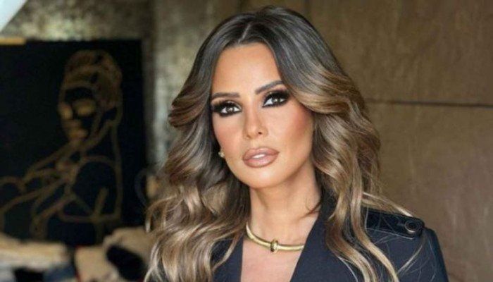 شاهد .. اتفرج.. إيمان العاصي تبهر جمهورها بفستان أحمر قصير عبر إنستجرام