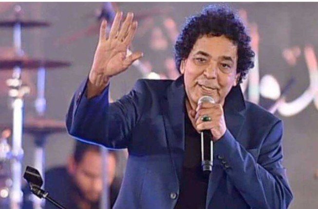 شاهد .. أخر تطورات الحالة الصحية لـ محمد منير بعد دخوله المستشفى