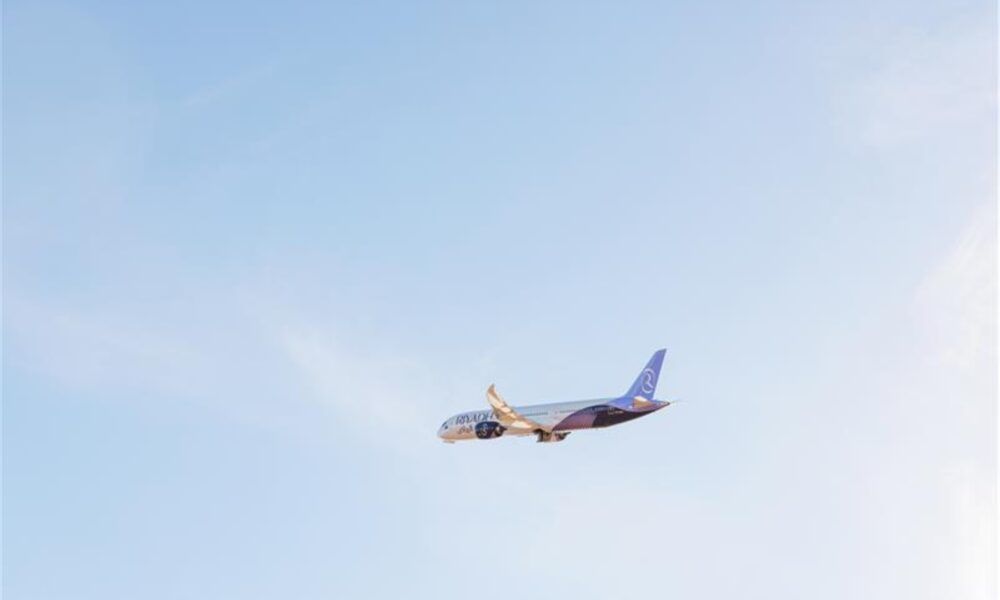 طيران الرياض يكمل أول رحلة اختبار لطائرة بوينج 787 دريملاينر