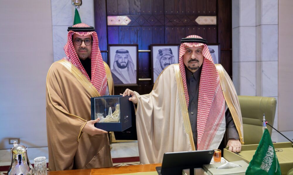 أمير الرياض يتابع تطورات مشروع القدية وموعد افتتاح Six Flags