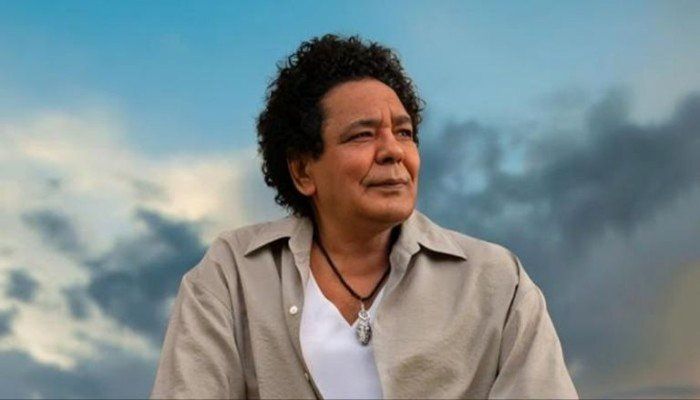 شاهد .. بعد شائعات المرض.. الكينج محمد منير يطمئن جمهوره ويستأنف استعداداته الفنية