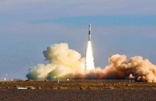 الصين تطلق الدفعة الـ17 من أقمار SatNet للاتصالات إلى المدار الأرضي المنخفض