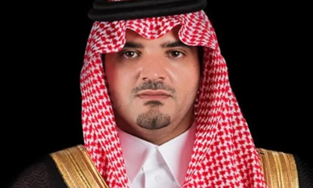 وزير الداخلية يشيد ببطولة رجل أمن أصيب في الحرم المكي