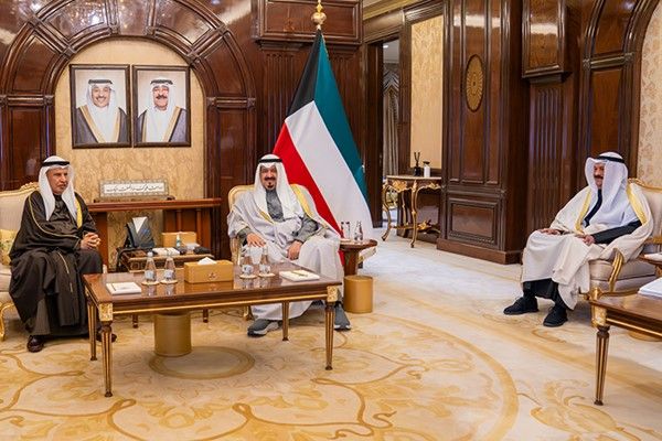 رئيس الوزراء يستقبل رئيس الجهاز المركزي لمعالجة أوضاع المقيمين بصورة غير قانونية