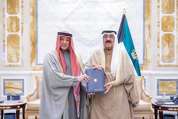 صاحب السمو يتسلّم من البديوي تقريراً حول رئاسة الكويت للدورة الـ45 لمجلس التعاون