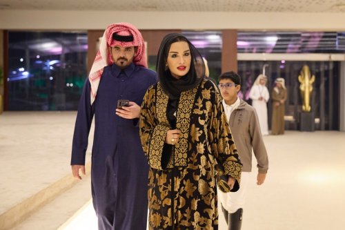 الشيخة موزا تزلزل الشارع القطري والخليجي في ظهورها الجديد.. تغير شكلها تمامًا