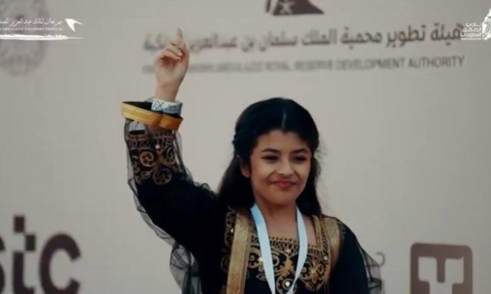 الجازي الرميح بطلة شوط المدارس بمهرجان الصقور 2025