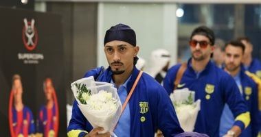 برشلونة يصل السعودية استعدادا للسوبر.. صور