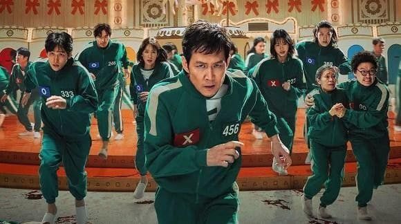 شاهد .. «لعبة الحبار» يحصد جائزة أفضل مسلسل أجنبي في Critics Choice Awards 2026