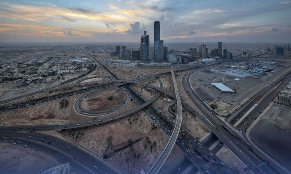 صيانة طرق الرياض 2026: تحسين البنية التحتية بـ4 أحياء