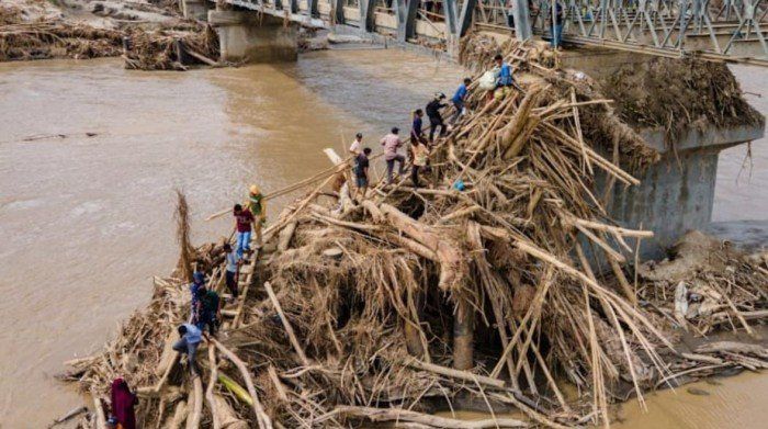 كارثة طبيعية تهز إندونيسيا بعد سيول مفاجئة وخسائر بشرية