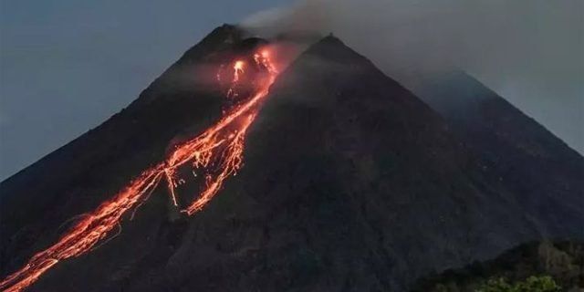 ثوران جبل مارابي في إندونيسيا وسحب الرماد ترتفع 1600 متر وتحذيرات للسكان