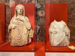 شاهد .. ماذا يحدث داخل متحف اللوفر؟ تطورات تثير الجدل