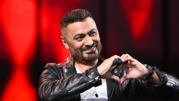 شاهد .. تامر حسني يشيد بعصام عمر ويصفه بنجم المرحلة.. والأخير يرد بإشادة متبادلة