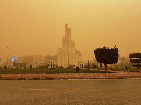 سوء الأحوال الجوية يدفع الهلال الأحمر الليبي لإجلاء أكثر من 80 أسرة في بنغازي