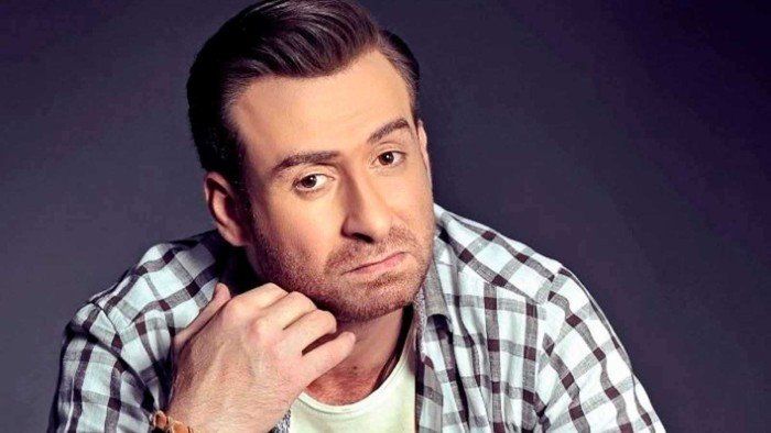 شاهد .. حزن متواصل.. نضال الشافعي يفقد والدته بعد شهور قليلة من وفاة زوجته