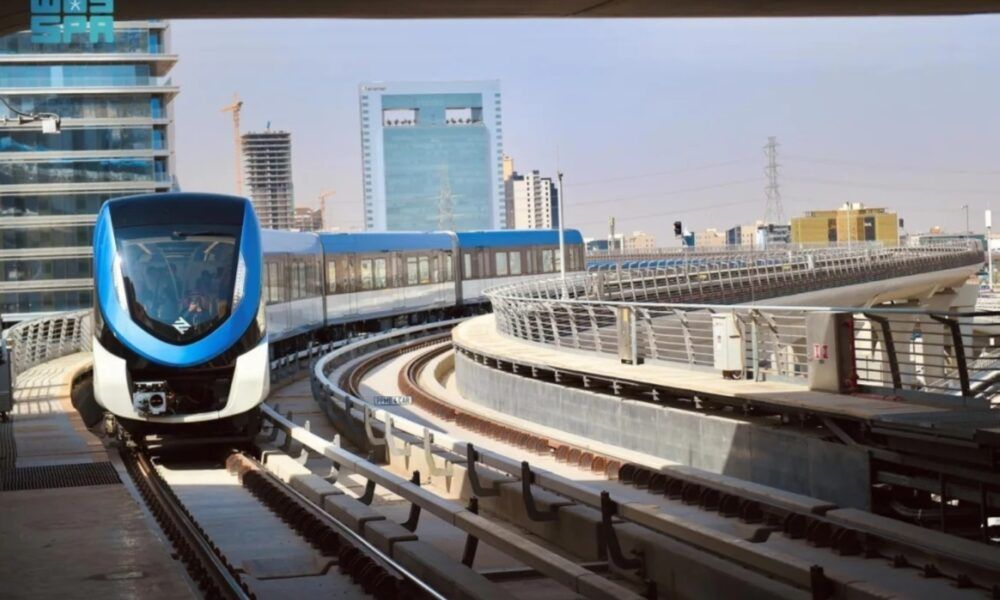 أول حالة ولادة في قطار الرياض: قصة إنسانية بمحطة الأندلس