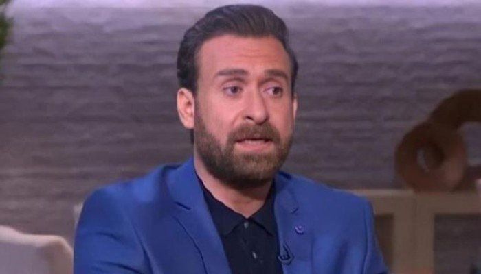 شاهد .. نضال الشافعي يستقبل اليوم عزاء والدته في مسجد الحامدية الشاذلية