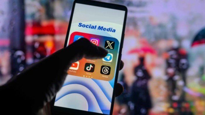 فرنسا تقر قانون يحظر وسائل التواصل لمن هم أقل من 15 عامًا