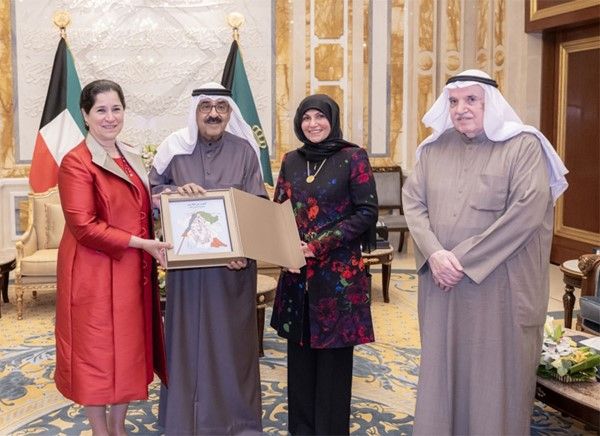 الأمير تسلّم كتاب «الكويت في 400 عام»