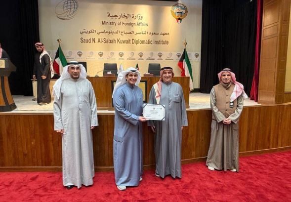 شاهد .. الكويت.. المطيري يكرم مجتازي دورة الإرشاد السياحي التطوعي الأولى