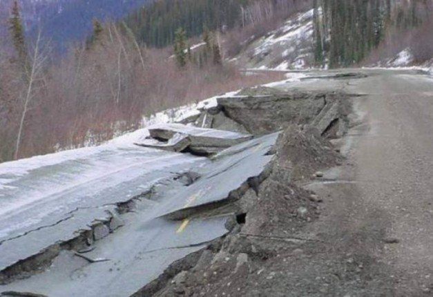 الانهيار الأرضي في إندونيسيا يخلف 34 قتيلا