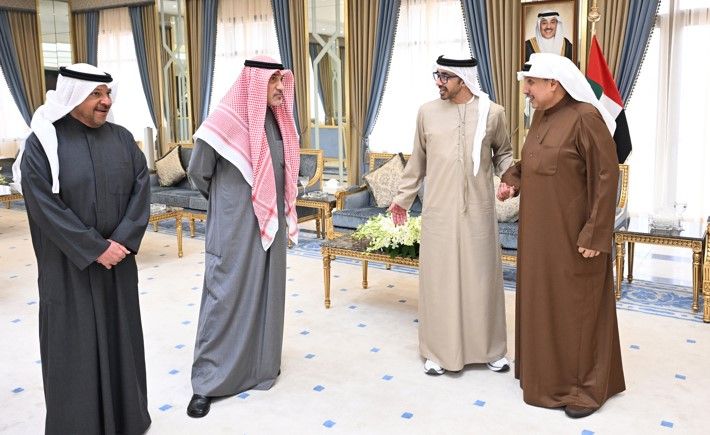 وزير الديوان الأميري أقام مأدبة غداء على شرف وزير خارجية الإمارات