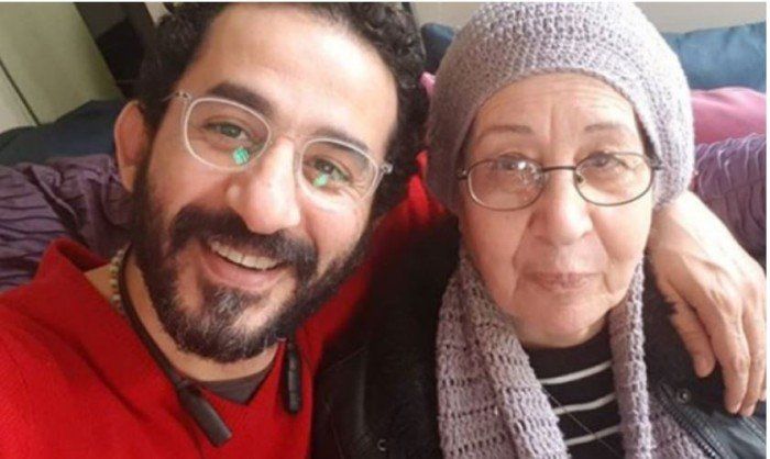 شاهد .. تعرض والدة أحمد حلمي لوعكة صحية مفاجئة