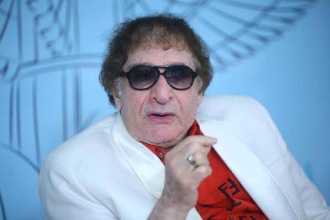 شاهد .. نقل الفنان محيى إسماعيل إلى دار إقامة كبار الفنانين