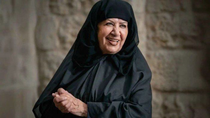 شاهد .. وداع حزين للفنانة هدى شعراوي.. تشييع مهيب بعد رحيل مأساوي يهز الوسط الفني