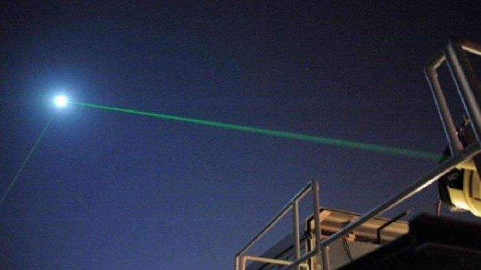 علماء روس يبتكرون جهاز ليزر جديد لقياس المسافة إلى القمر بدقة فائقة