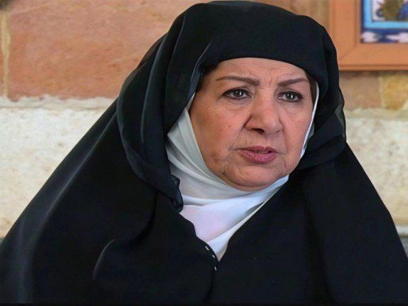 شاهد .. سلاف فواخرجي تنعى السورية هدى شعراوي