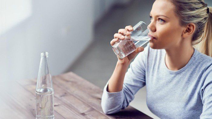 3 أخطاء شائعة عند شرب الماء قد تهدد صحة الكلى